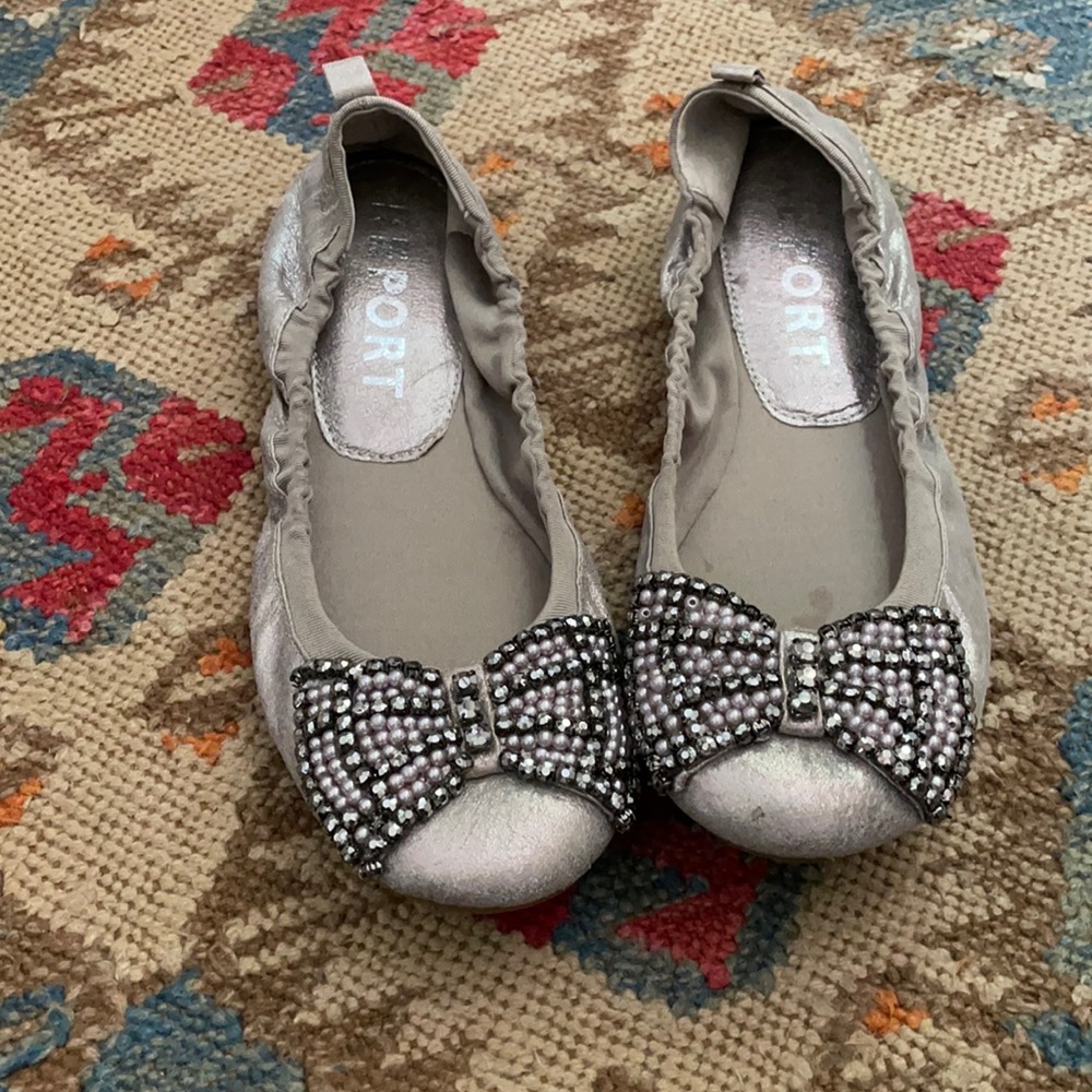 Report ladies flat shoes.